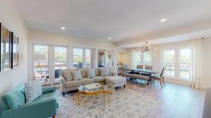 a living room with a couch and a table at 7111 Harbourside in Hilton Head Island