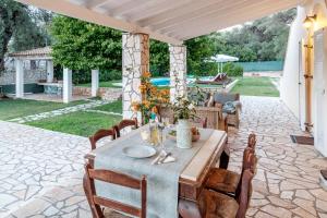 Vonkajšia záhrada v ubytovaní Villa Sun Solé