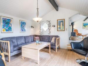 Et opholdsområde på Holiday home Henne CXIX