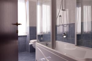 Koupelna v ubytování Hotel Benaco Garda ***S