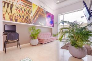 TV a/nebo společenská místnost v ubytování Hotel Ribera Sinu