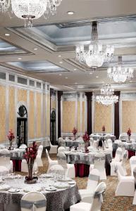 Restaurace v ubytování The Taj Mahal Tower, Mumbai + 31 fotografií