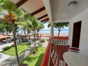 a balcony with a table and a view of the beach at Apartotel Flamboyant in Jacó