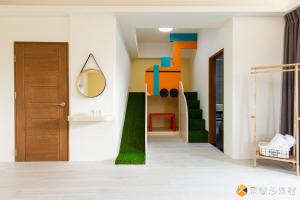 M2 Villa 泳池親子包棟民宿房間的床