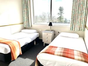Postel nebo postele na pokoji v ubytování Parklane Motel