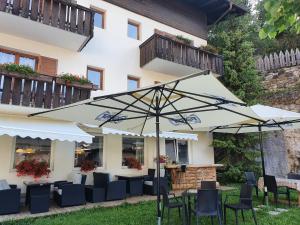 Zdjęcie z galerii obiektu ALBERGO BAR RISTORANTE DOLOMIA w mieście Badia