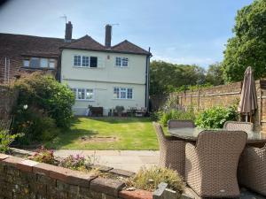 Foto dalla galleria di Amazing cottage right in the heart of Ewhurst Green, overlooking Bodiam Castle a Sandhurst