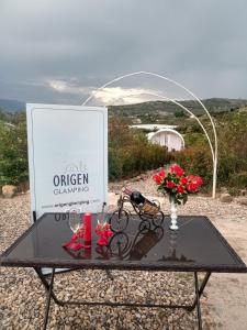 Nespecifikovaný výhled na hory nebo výhled na hory při pohledu z luxury tent