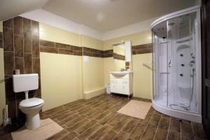 Ein Badezimmer in der Unterkunft Patkószeg Vendégház