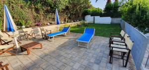 A garden outside B&B IONIO