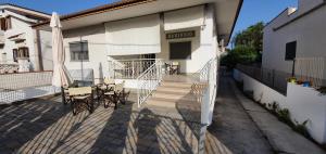 A balcony or terrace at B&B IONIO