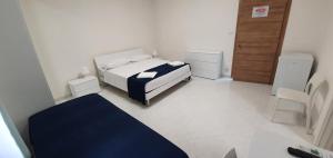 A bed or beds in a room at B&B IONIO
