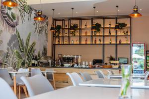 Toto Boutique Hotel & Apartments tesisinde bir restoran veya yemek mekanı