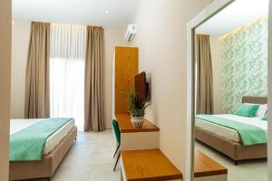 Postel nebo postele na pokoji v ubytování Toto Hotel & Apartments