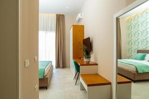 Postel nebo postele na pokoji v ubytování Toto Hotel & Apartments