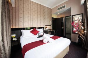 Cama o camas de una habitación en Citin Seacare Pudu by Compass Hospitality