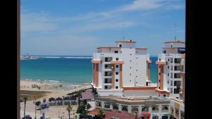 Photo de la galerie de l'établissement appartement 69 vue sur mer 3 chambre, à Tanger