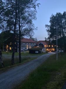 a road in front of a house at night at Kvamseter Lodge private family apartment in Kvam
