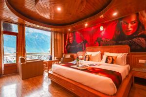 A bed or beds in a room at Hotel Smugglers Mountain View - central heated & air Cooled #Free Pick from Volvo Bus Stand