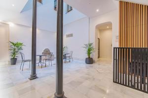 a dining room with a table and chairs at Mosaiko Homes Catedral Granada in Granada