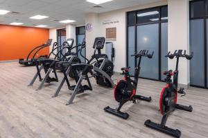 Fitness centrum a/nebo fitness zařízení v ubytování EVEN Hotels - Shenandoah - The Woodlands by IHG