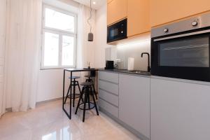 Zeus Design Apartments Unique #36 tesisinde mutfak veya mini mutfak