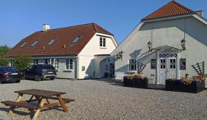 a picnic table in front of a building at Dragondrum Bed & Kitchen in Ullerslev