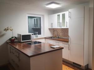 a kitchen with a desk with a computer on it at Počitniška hiša Grube z wellnesom in Puconci