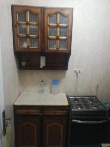 مطبخ أو مطبخ صغير في شاليه في قرية الأندلسية مرسي مطروح في منطقة الميرا