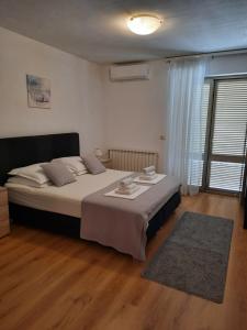 Postel nebo postele na pokoji v ubytování Apartments and Rooms Vinko