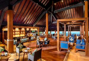 Welcomhotel by ITC Hotels, Bay Island, Port Blair tesisinde bir restoran veya yemek mekanı