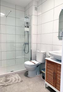 Łazienka w obiekcie Apartamentos LlAMAR
