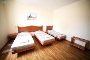 Llit o llits en una habitació de Sensi Hotel