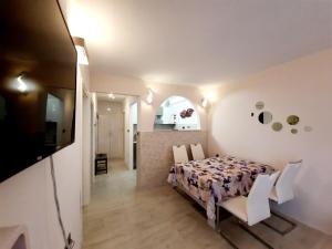 Galeriebild der Unterkunft Split Symphony Garden: Modern, new Apartment (4+1), 5 min walk to ˝Firule˝ SAND BEACH, 12 min walk to CITY CENTER in Split