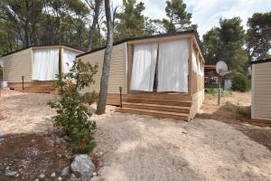 Galerija fotografija objekta Mobile Homes Sara - Camping Baško Polje , Adriatic , Dalmatia u Baškoj vodi