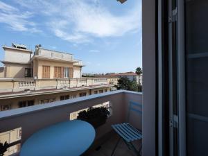 Výhled na bazén z ubytování LargoDoria - ViaGenova, box auto privato incluso nebo okolí