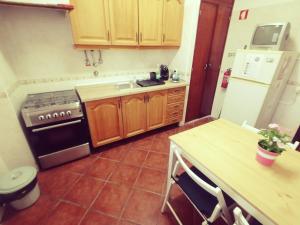 A kitchen or kitchenette at Apartamento S. Luis