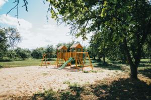 Herní místnost nebo prostor pro děti v ubytování Guest house Lilac in apple tree park