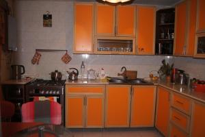
A kitchen or kitchenette at Hostel Bavaria
