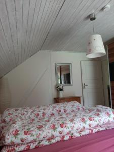 a bedroom with a bed with a floral bedspread at Kehrmühle in Ober Kostenz