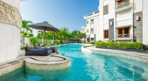 Bazén v ubytování Bali Karma Sajtra Hotel nebo v jeho okolí