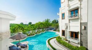 Bazén v ubytování Bali Karma Sajtra Hotel nebo v jeho okolí