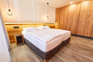 Posteľ alebo postele v izbe v ubytovaní Resort Sněžné AMANITA