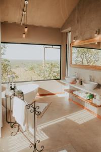 Kupatilo u objektu Kifaru Luxury Lodge