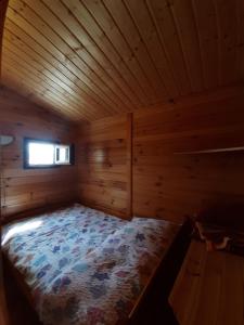 Postel nebo postele na pokoji v ubytování Domki letniskowe u Janka