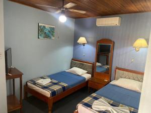 Een bed of bedden in een kamer bij Hotel Naralit