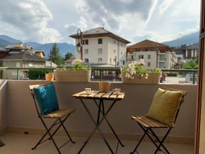 a balcony with two chairs and a table on a balcony at ALPINES 2 /près du funiculaire et gare sncf-garage privé-terrasse sud-46m2 in Bourg-Saint-Maurice