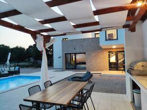 Πισίνα στο ή κοντά στο Lazy 8 Villa