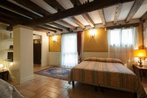 a bedroom with a bed in a room at Ca' Rielo in Venice