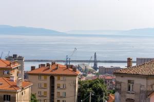 Billede fra billedgalleriet på Apartments Vila Belvedere i Rijeka + 73 billeder